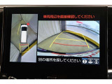 【パノラミックビューモニター】クルマの斜め後ろや真横など、目が届きにくい箇所も確認できるため、いち早く障害物に気が付くことができて安心ですね♪
