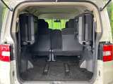後席を格納すると、これだけの広さが!シーンに合わせたシートアレンジで、大きな荷物も積むことが出来ます♪