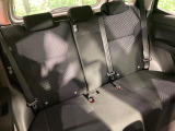 後部座席も気になるようなキズ・汚れやへたり等、大きなダメージはなく、良好な状態です。