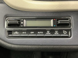 オートエアコン付きです!お好みの温度をセットするだけでエアコンの風量などを自動でコントロール。快適な車内でお過ごしいただけます。