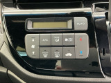 オートエアコン付きです!お好みの温度をセットするだけでエアコンの風量などを自動でコントロール。快適な車内でお過ごしいただけます。