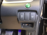 燃費を良くするECON、横滑りを防止するVSA等のスイッチは運転席の右側、手の届きやすい位置にあります。