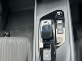 電動パーキングブレーキスイッチ、オートブレーキホールドスイッチが付いています。