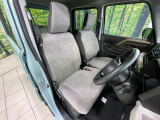 運転席まわりには十分なスペースがあり、大柄な方でもゆったり運転していただける環境です。