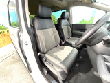 運転席シート廻りは使用感も少なく、良好な状態となっています。前オーナー様が丁寧に使っていたことがよくわかりますね。