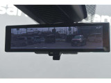 スマートルームミラーで後ろの景色もモニター表示♪車内が荷物でいっぱいでも見られますので便利ですね