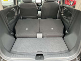 シートを倒してフルフラットに、長い荷物も楽々積み込めます。