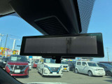 インテリジェントルームミラーは後席に荷物が載っていても後方の視界を妨ぎません。