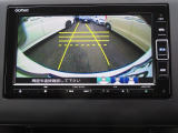 ギヤをRに入れるとナビの画面に後ろの映像が映るリヤカメラ付!後退時の安全確認やコンディションの悪い視界でもカラーバックモニターがドライバーをサポート☆☆☆