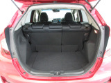トランクの間口が広く、荷物の出し入れがしやすく便利です♪