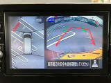 アラウンドビューモニターは4方のカメラで真上から車を見たようにモニターで確認ができる日産の自慢の装備です。是非実際の車で体感してみてください。