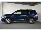 スバルの4WD(AWD)は直進安定性に優れ、日常走行から高速走行まで、さまざまなシーンで安心感に満ちた走りが愉しめます。それは悪路や泥道など左右のタイヤの路面状況が異なるシーンでも変わりません。