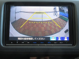 ギヤをRに入れるとナビの画面に後ろの映像が映るリヤカメラ付!後退時の安全確認やコンディションの悪い視界でもカラーバックモニターがドライバーをサポート☆☆☆