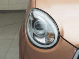 LEDヘッドライトです。デザイン性がよくとても明るいので、夜間の走行や悪天候でも安心です。