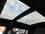 パノラマサンルーフ装備です。