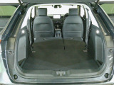 リアシートを倒せば広々荷室の出来上がり♪アレンジ次第でさまざまな荷物が積み込めますよ。
