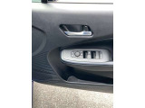 全席パワーウィンドウとなっています。運転席はオートになっているのでワンタッチ開閉することが出来ます。