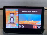 【360&deg;ビュー・モニター】前後左右4つのカメラ映像をさまざまな走行状況に応じて切り替えてセンターディスプレイに表示することで、駐車時や狭い道でのすれ違い時、見通しの悪い交差点進入時でも安心感を高めます。