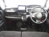 シンプルながら機能性溢れるインパネ廻りです♪視界性も良く運転しやすいです♪各操作スイッチ類なども使いやすい位置に配置されています♪