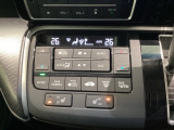 セレクトレバーの左側にプラズマクラスター付き・オートエアコンがついてますので簡単操作で快適に過ごせます。シートヒータースイッチ内蔵で前席の左右別々にHiとLoの2段階で温度設定ができます。