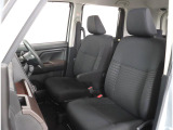 長時間の運転も疲れにくいフロントシート!体をしっかり支えてくれて運転がしやすい形状です!