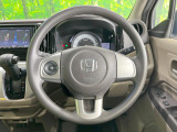 インテリアに合わせたデザインのステアリングは、運転される方のことも考え、運転しやすい形状、大きさです。是非一度、実際に触ってお確かめください。