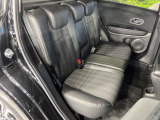 後部座席も気になるようなキズ・汚れやへたり等、大きなダメージはなく、良好な状態です。