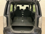 簡単に収納できる後部座席!大空間が出現します!シートアレンジが多彩な点も特徴です!レジャー用品も積み込めます!