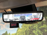 【デジタルインナーミラー】後席の大きな荷物や同乗者で後方が確認しづらい時でも安心!カメラが撮影した車両後方の映像をルームミラー内に表示。クリアな視界で状況の確認が可能です!