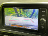 【バックカメラ】駐車時に後方がリアルタイム映像で確認できます。大型商業施設や立体駐車場での駐車時や、夜間のバック時に大活躍!運転スキルに関わらず、今や必須となった装備のひとつです!