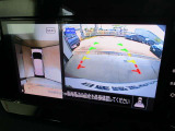 ■アラウンドビューモニター搭載。車体を4方向のカメラで「上から見下ろしたような映像」を映します。車庫入れが苦手な方も映像サポートでラクラク駐車できます。