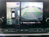 アラウンドビューモニター。空の上から見下ろすような視点でスムース駐車。