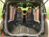 普段のお買い物や通勤、送迎等に十分な荷室スペースを確保しております。セカンドシートを倒すと、大きな荷物の積載も可能です♪