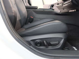 パワーシート搭載。微妙な調整が手軽にでき、ピッタリなポジションで運転することが可能です。