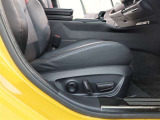 パワーシート搭載。微妙な調整が手軽にでき、ピッタリなポジションで運転することが可能です。