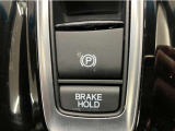 電子制御パーキングブレーキ、ブレーキホールド搭載!パーキングブレーキは手動で解除スムーズな発進が可能。ブレーキホールドは停車中に、ブレーキペダルを踏み続けなくても、自動的にブレーキを保持する機能です。