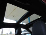 【サンルーフ付き】サンルーフがついておりますので、ドライブがより楽しめるのはもちろん、喫煙される方にも重要な装備です。
