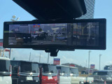 荷物や人でバックミラーが見えずらい時ありませんか?インテリジェントルームミラーはカメラの映像をミラーに映すことができます!