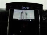 パノラミックビューモニター装備!サイドビュー・車両に取り付けたフロント、サイド、バックカメラの映像を合成して画面上に表示させることで、低速時の運転を補助する装置です。