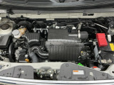 技術が詰まったエンジンルームもご覧の通りピカピカにクリーニング済みです。ハイブリッドなのでお財布にも環境にも優しいです。
