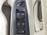 【パワーウインドウ】運転席のスイッチで、各席の窓ガラスの開閉ができます!あると便利ですよね!