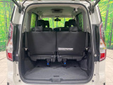 普段のお買い物や通勤、送迎等に十分な荷室スペースを確保しております。セカンドシートを倒すと、大きな荷物の積載も可能です♪