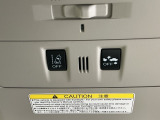 ドライバーへ逸脱の危険を知らせ車線逸脱を回避するようステアリング操作を支援してくれる路外逸脱抑制機能、ブレーキの補助操作を行い減速して衝突被害を軽減する衝突軽減ブレーキ付きです!