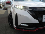 アダプティブLEDヘッドランプ+LEDフォグランプを装備しております。ハイビームアシストとオートライト機能もありますので、周囲の状況に応じてライトを点灯&hArr;消灯してくれます。