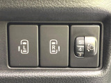 【両側パワースライドドア】スマートキーや運転席のスイッチで後席両側スライドドアの開閉が可能♪電動だから力を入れてドアを開ける必要が無く、小さなお子様でも簡単に開け閉めでき快適です♪