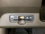 ハンドルの左下にETCがついています。高速道路の料金所の通過も楽々です。 カードの取り出しもしやすい場所についています。