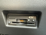 ETC車載器のお写真です。高速道路など、有料道路を通過する際には大変便利な装備ですね♪