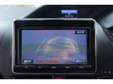 バックガイドモニターで、後方を確認しながら安心して駐車することができます。運転初心者も熟練者も必須の機能ですよ!