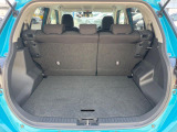 ラゲッジルームは、大容量のスペースを確保。普段のお買い物からレジャーまで、幅広く活躍してくれます!また、リアシートを倒すことでバリエーション豊かにお使いいただけます。
