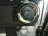 ブレーキを踏み、ボタンを押せばラクラクエンジン始動可能♪